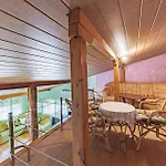 Three-bedroom In Holiday home