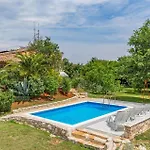Three-bedroom In Holiday home Valtura