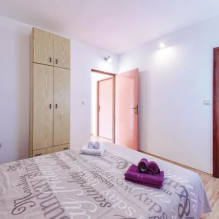 Three-bedroom In Dom wakacyjny *